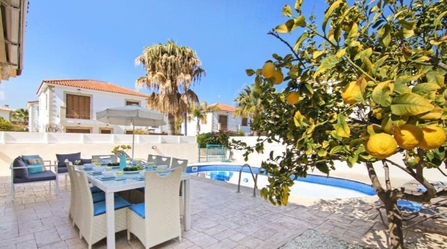 Sonja Villa Paralimni