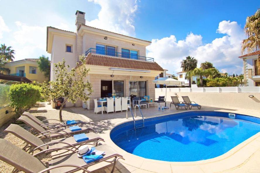 Sonja * Paralimni